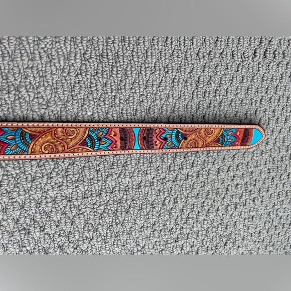 Ariat Womens Tooled Leather Belt
Colorful
A1567008
Western
Rodeo
Equestrian
Sz M - Picture 7 of 15